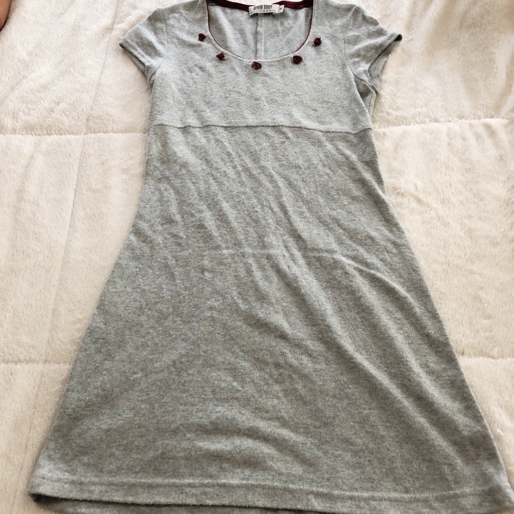 Children’s gray dress with roses